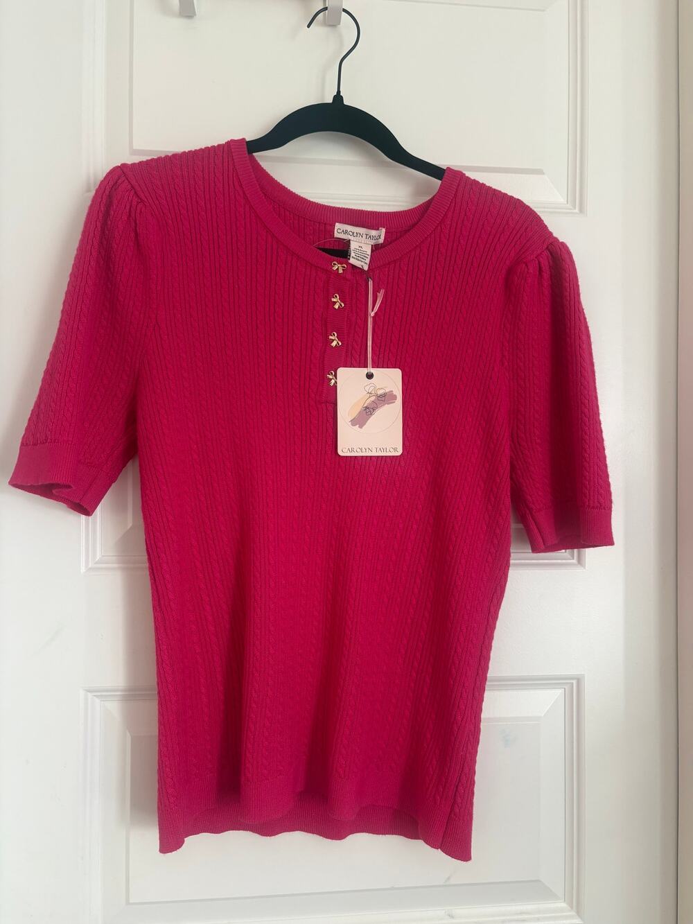 Carolyn Taylor Pink Textured Knit Short Sleeve Sweater Gold Bow Buttons NWT
